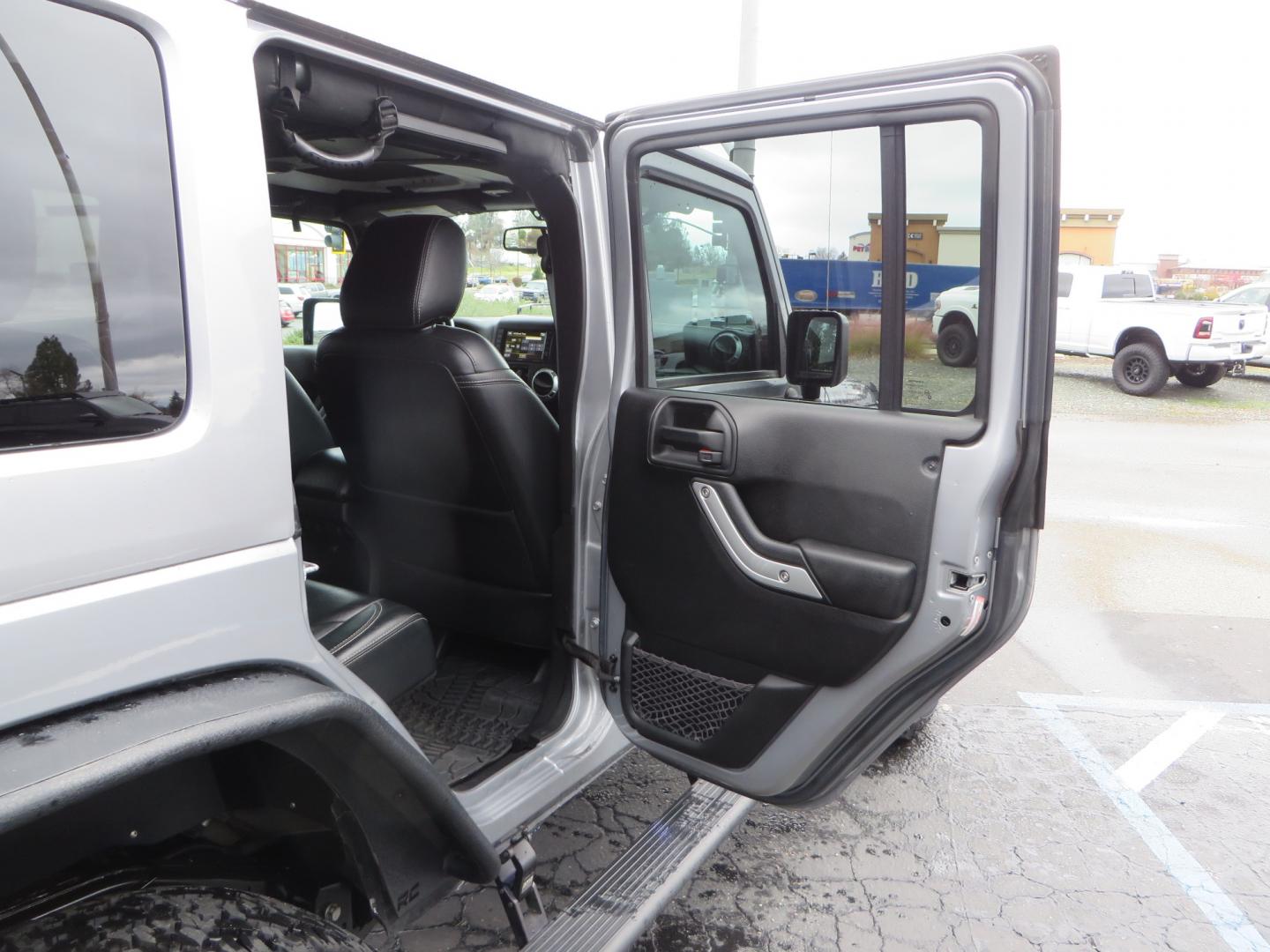 2017 SILVER /BLACK Jeep Wrangler Unlimited Rubicon 4WD (1C4BJWFG3HL) with an 3.6L V6 DOHC 24V FFV engine, automatic transmission, located at 2630 Grass Valley Highway, Auburn, CA, 95603, (530) 508-5100, 38.937893, -121.095482 - Rubicon sitting on a Teraflex suspension system, Falcon shocks, 37" BFG KO2 tires, 17" Hardrock wheels, RC Fender Flares, and AMP steps. - Photo#44